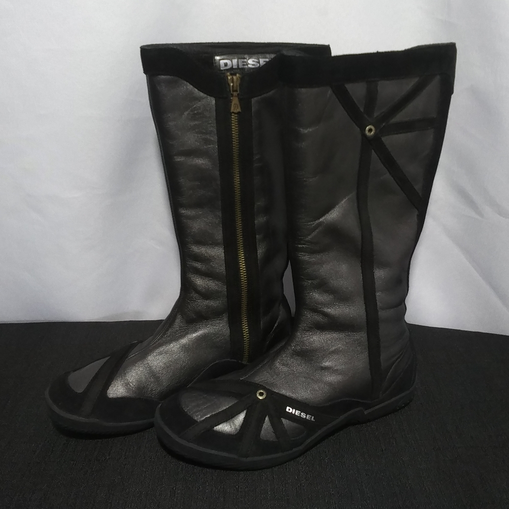 SOLD Diesel "Run-to-W" Boots Size 8